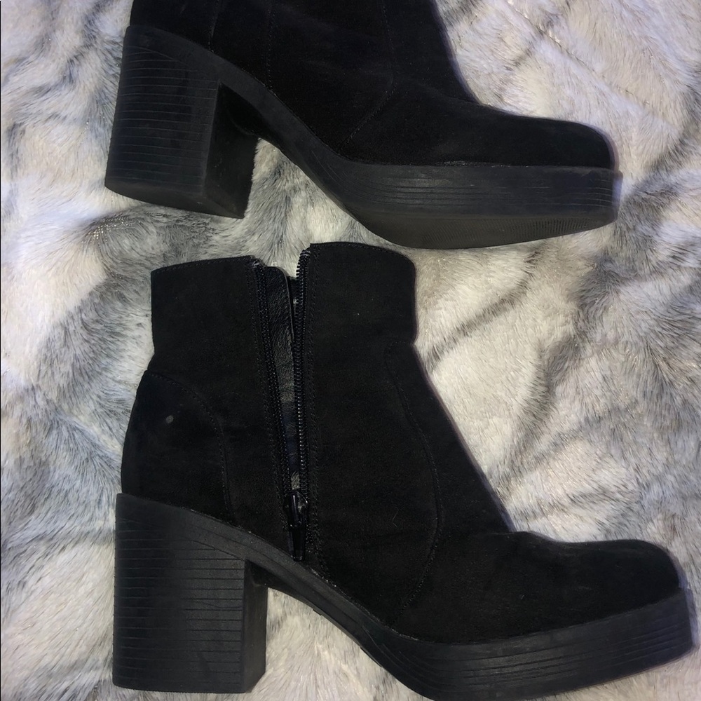 Boots - Picture 2 of 6